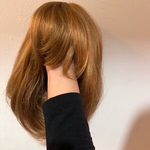 Short hair wig that comes with it’s wig cap!